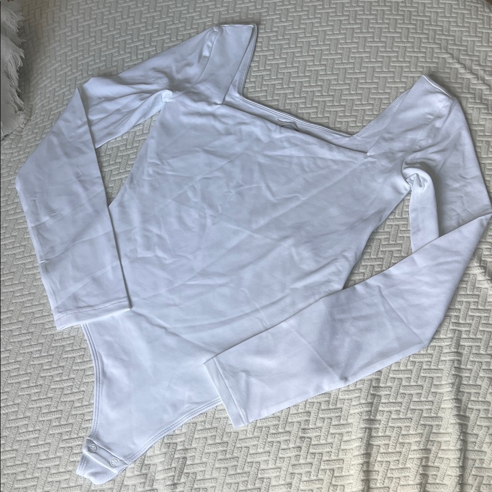 Aritzia Babaton Square Neck White Long Sleeve Bodysuit, new but has mark on back